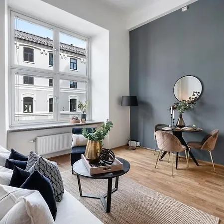Prime Location: Spacious & * Oslo