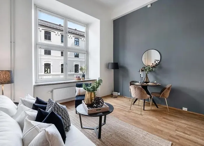 Prime Location: Spacious & * Oslo