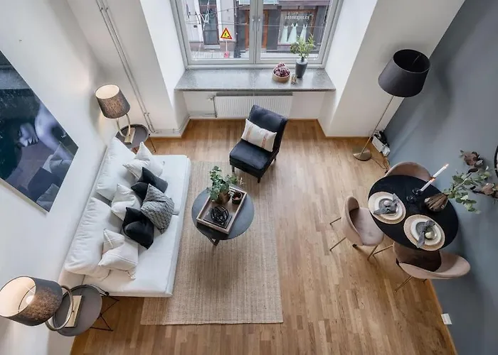 Prime Location: Spacious & Lägenhet