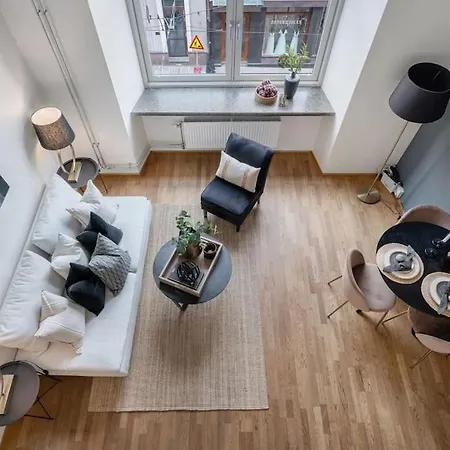 Prime Location: Spacious & شقة